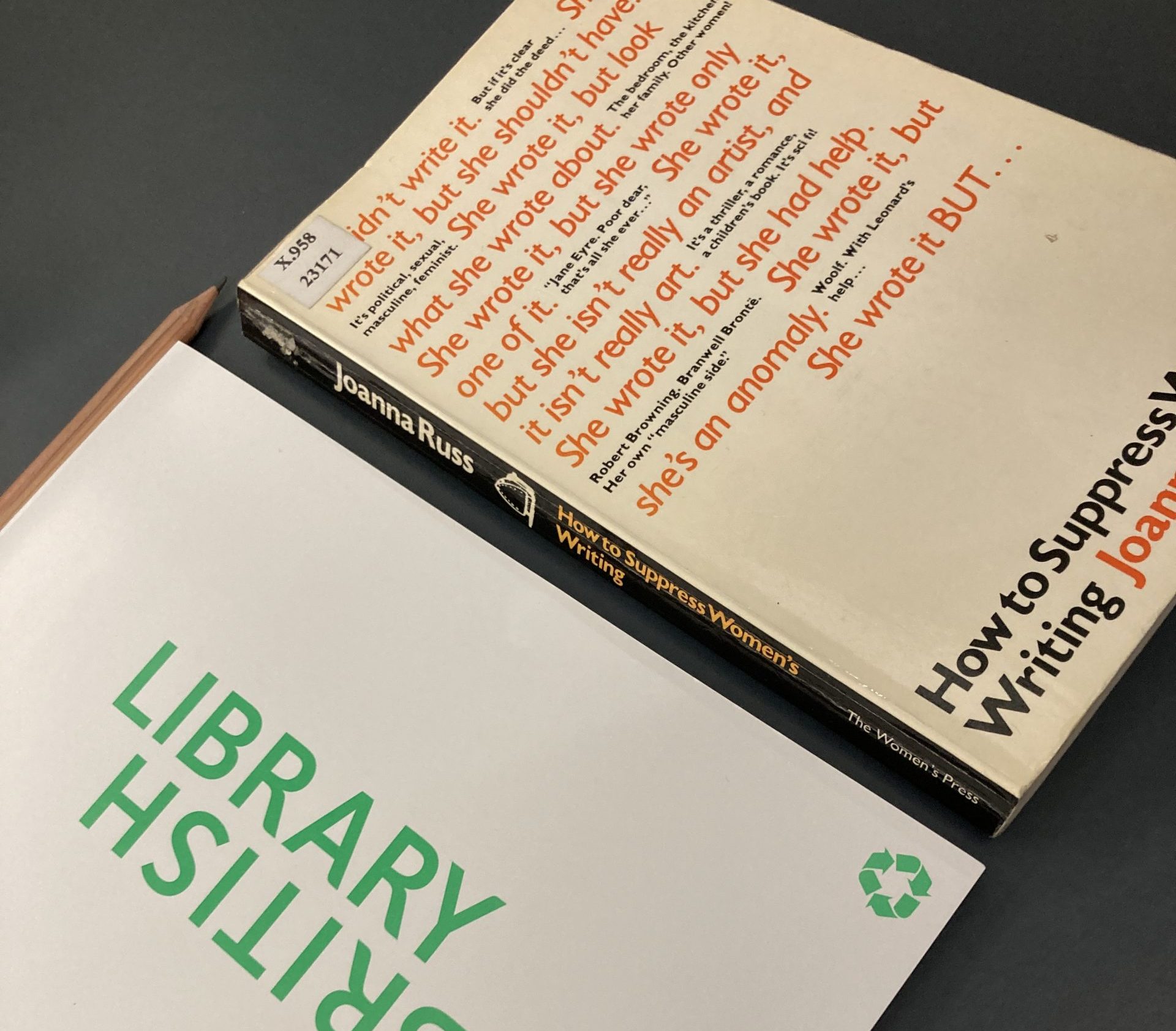 In Die Buch. Der feministische Buchpodcast sprechen wir über die Frage, wie das Schreiben von Frauen unterdrückt wurde und wird.